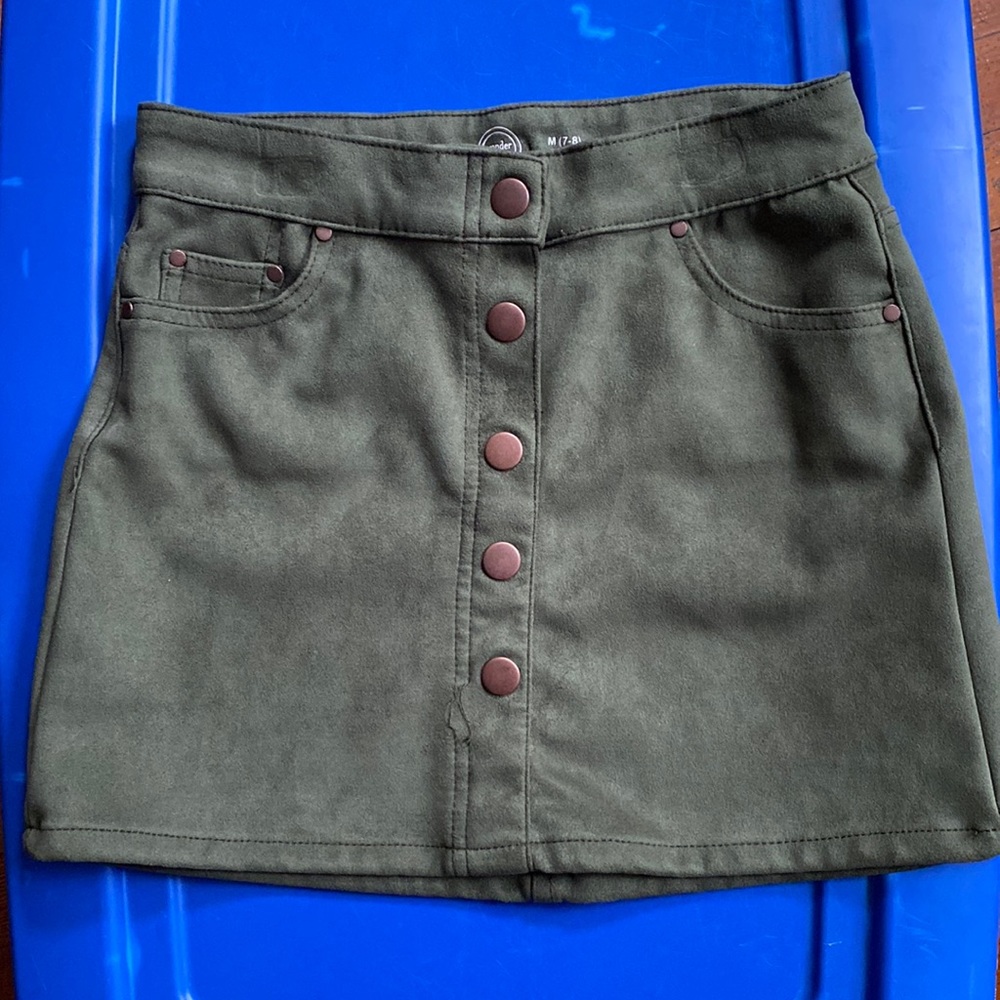 Cute olive green skirt!